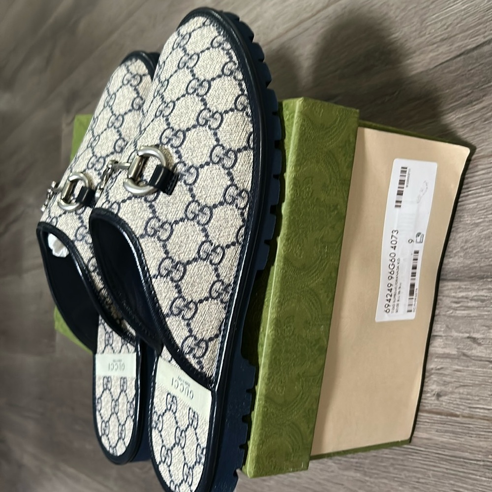 Gucci Cream and Black Mules with Elegant Design - Picture 9 of 9
